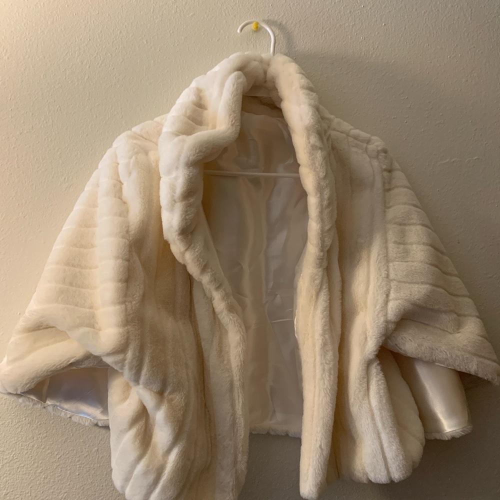 Pretty One Size Fits All Off White Shaw 😍